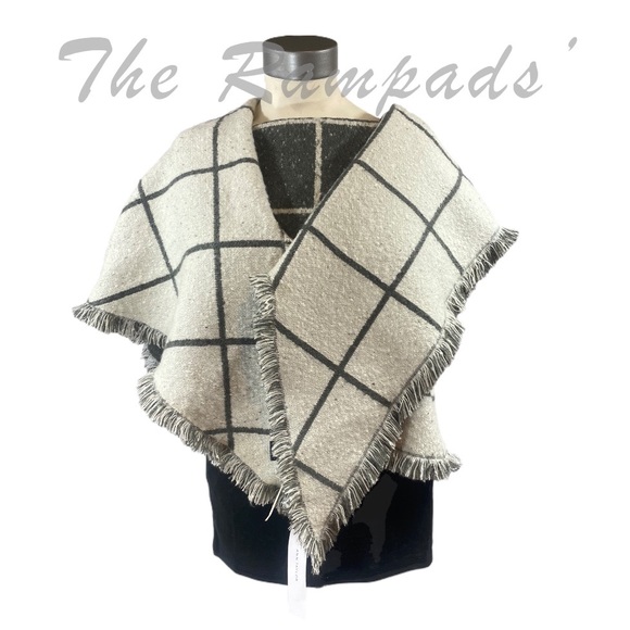NWT Ann Taylor Gray and White Double Sided, Reversible Pattern Wrap/Scarf - Picture 3 of 9